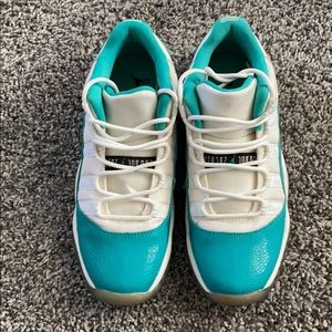 Big Kids Jordan 11 low top